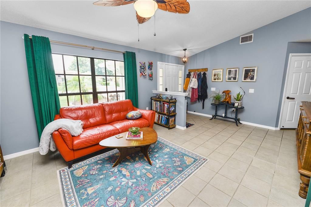 待售: $344,000 (3 贝兹, 2 浴室, 2013 平方英尺)