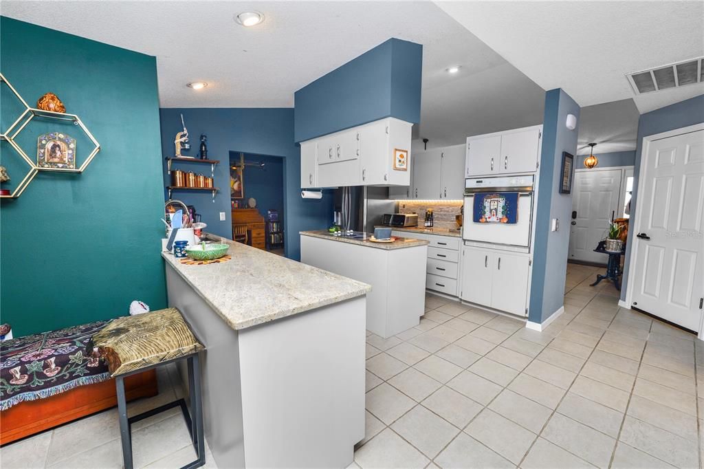 待售: $344,000 (3 贝兹, 2 浴室, 2013 平方英尺)