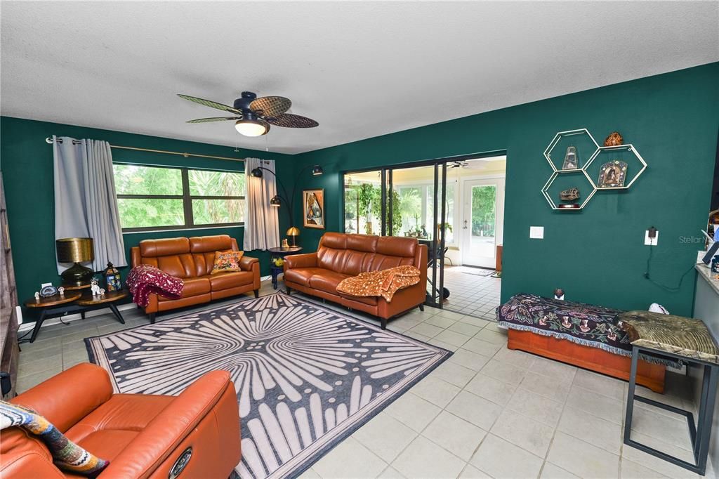 待售: $344,000 (3 贝兹, 2 浴室, 2013 平方英尺)