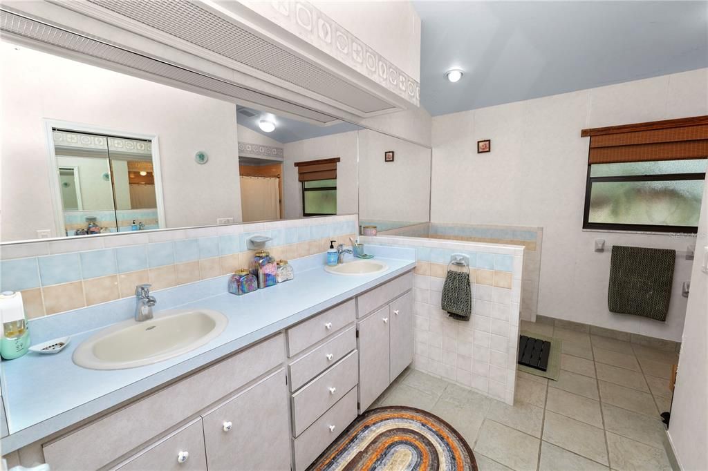 待售: $344,000 (3 贝兹, 2 浴室, 2013 平方英尺)