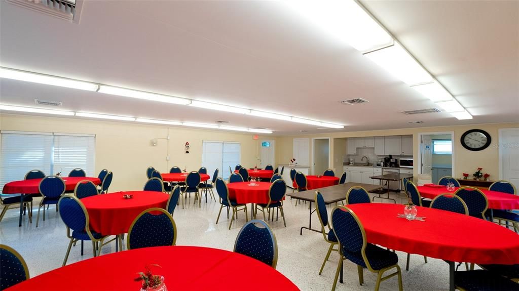 For Sale: $139,900 (2 beds, 2 baths, 862 Square Feet)