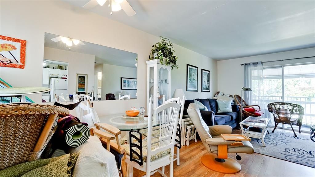 For Sale: $139,900 (2 beds, 2 baths, 862 Square Feet)