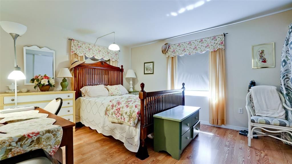 For Sale: $139,900 (2 beds, 2 baths, 862 Square Feet)