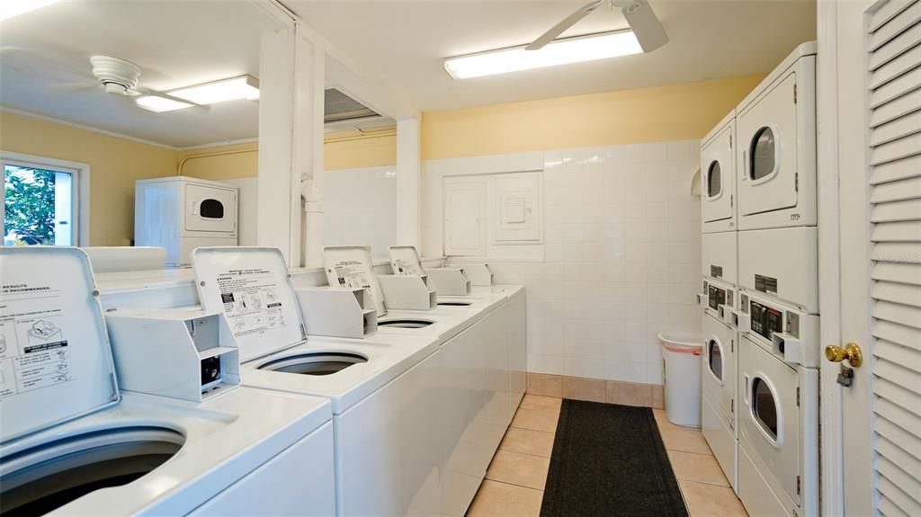 For Sale: $139,900 (2 beds, 2 baths, 862 Square Feet)