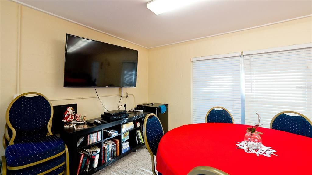 For Sale: $139,900 (2 beds, 2 baths, 862 Square Feet)