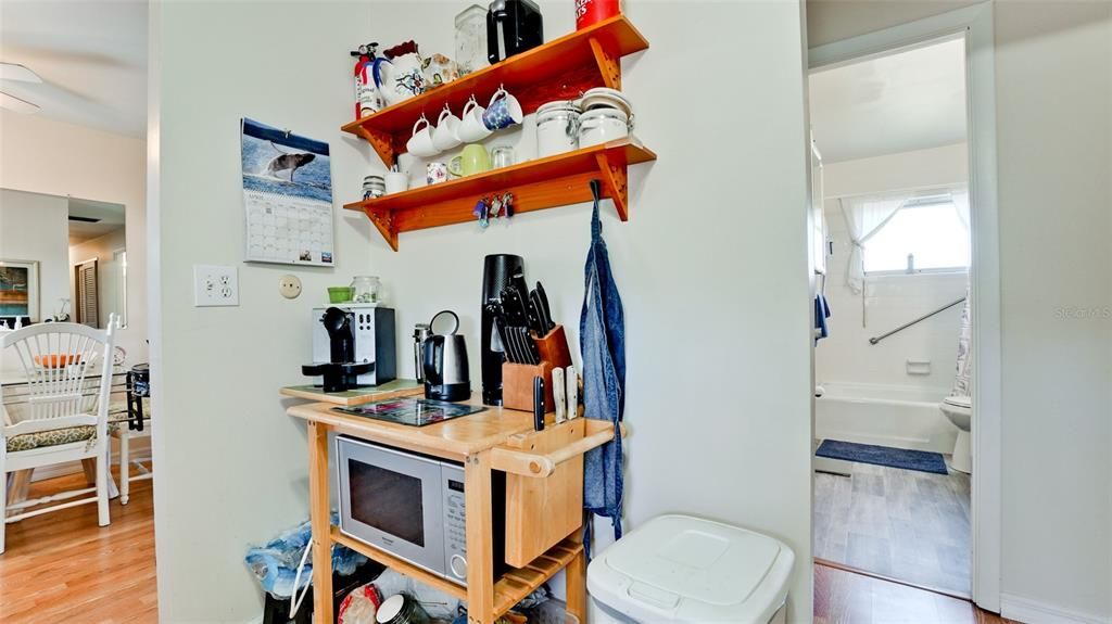 For Sale: $139,900 (2 beds, 2 baths, 862 Square Feet)