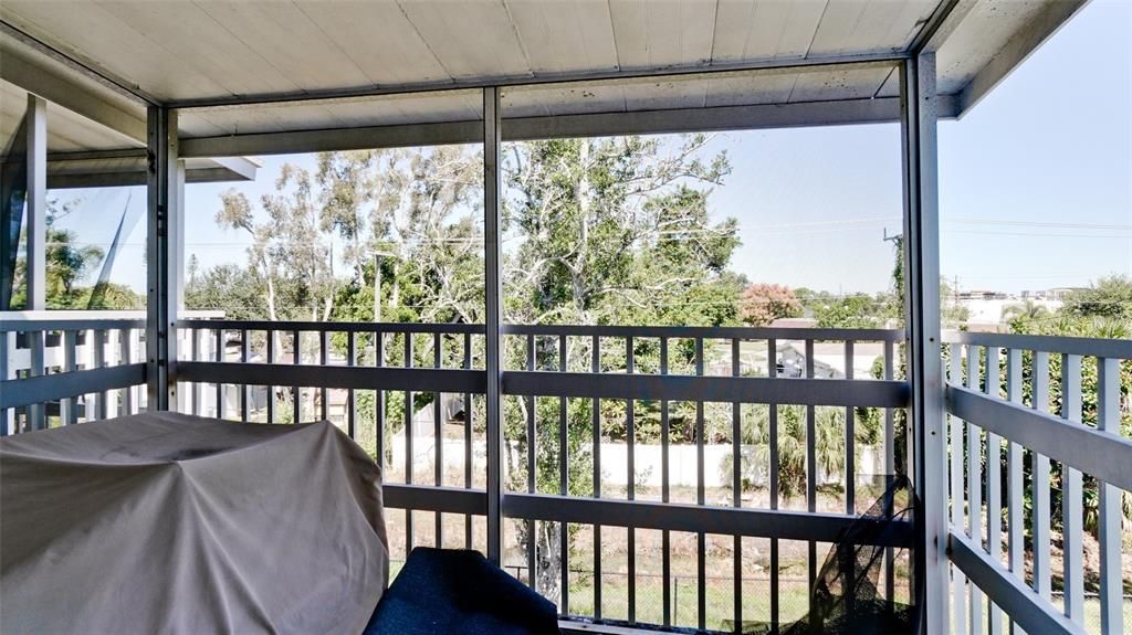 For Sale: $139,900 (2 beds, 2 baths, 862 Square Feet)