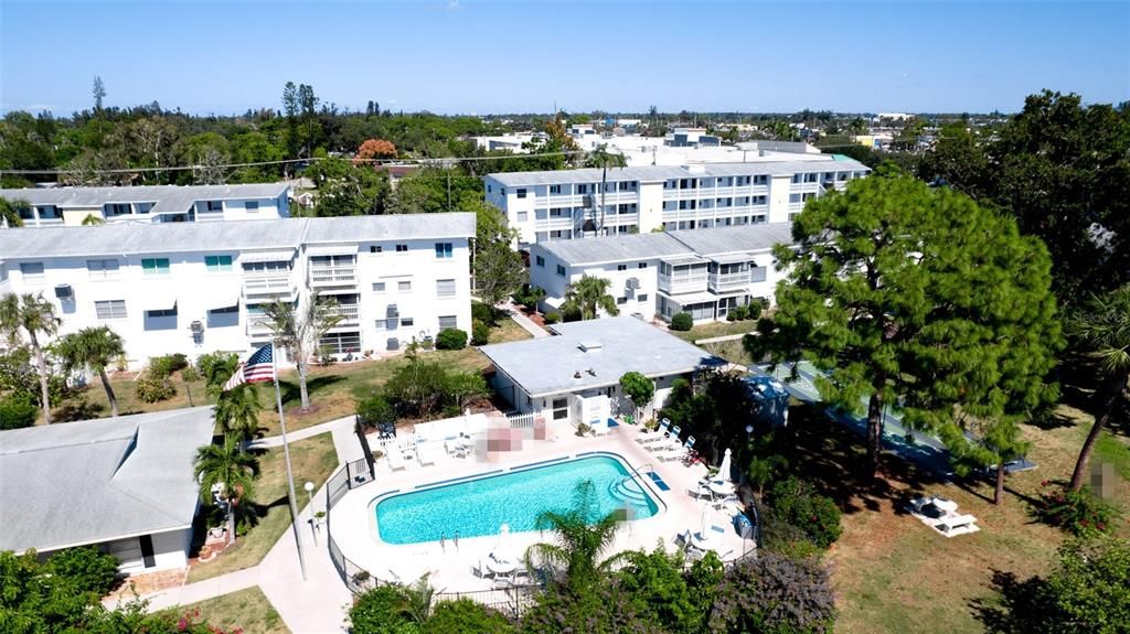 For Sale: $139,900 (2 beds, 2 baths, 862 Square Feet)