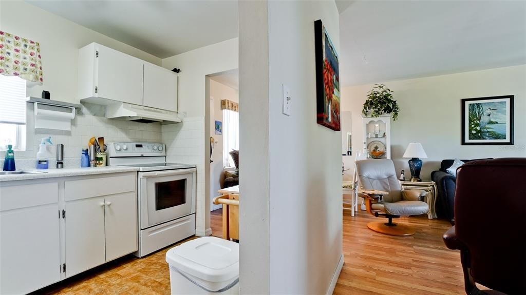 For Sale: $139,900 (2 beds, 2 baths, 862 Square Feet)