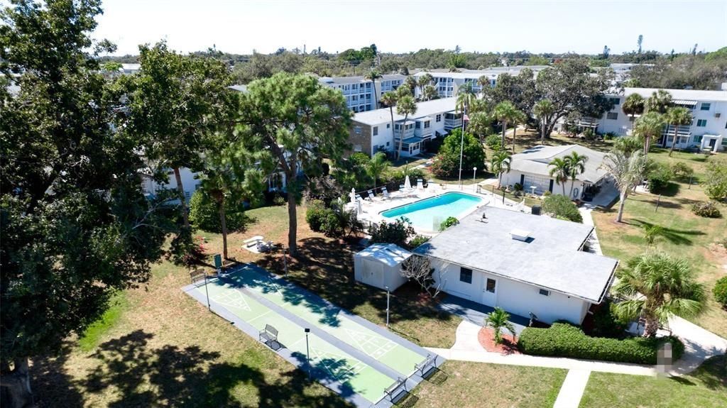 For Sale: $139,900 (2 beds, 2 baths, 862 Square Feet)