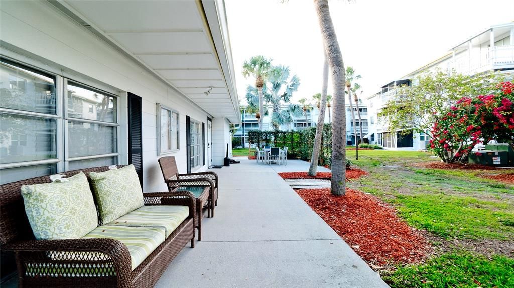 For Sale: $139,900 (2 beds, 2 baths, 862 Square Feet)