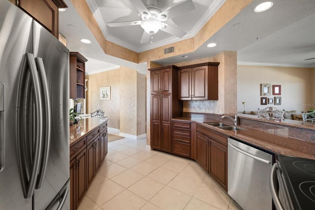 待售: $1,975,000 (3 贝兹, 2 浴室, 2530 平方英尺)