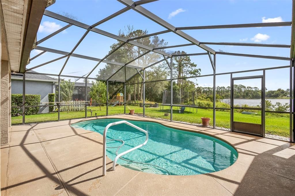 合同活跃: $380,000 (4 贝兹, 2 浴室, 2171 平方英尺)