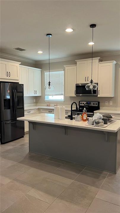 For Rent: $2,500 (3 beds, 2 baths, 1874 Square Feet)