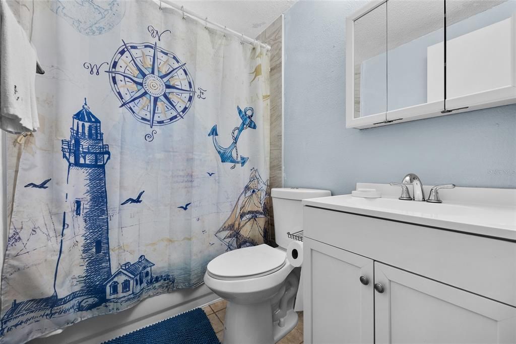 待售: $225,000 (2 贝兹, 1 浴室, 924 平方英尺)