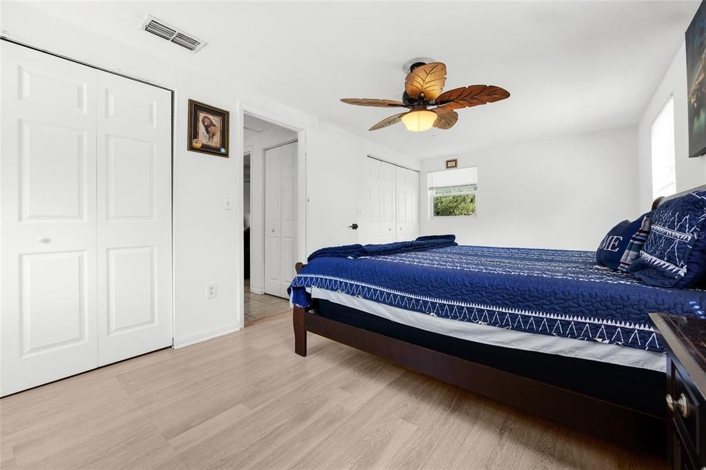 待售: $225,000 (2 贝兹, 1 浴室, 924 平方英尺)