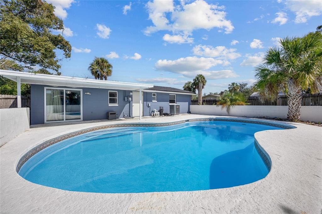 待售: $225,000 (2 贝兹, 1 浴室, 924 平方英尺)