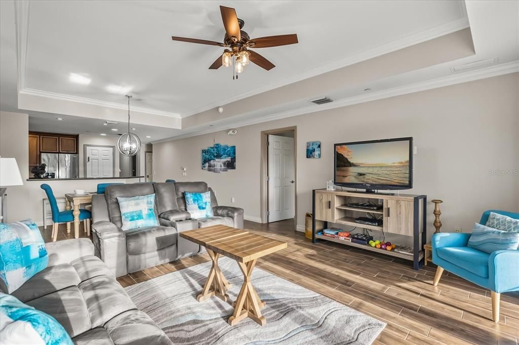 En Venta: $365,000 (3 camas, 3 baños, 1630 Pies cuadrados)