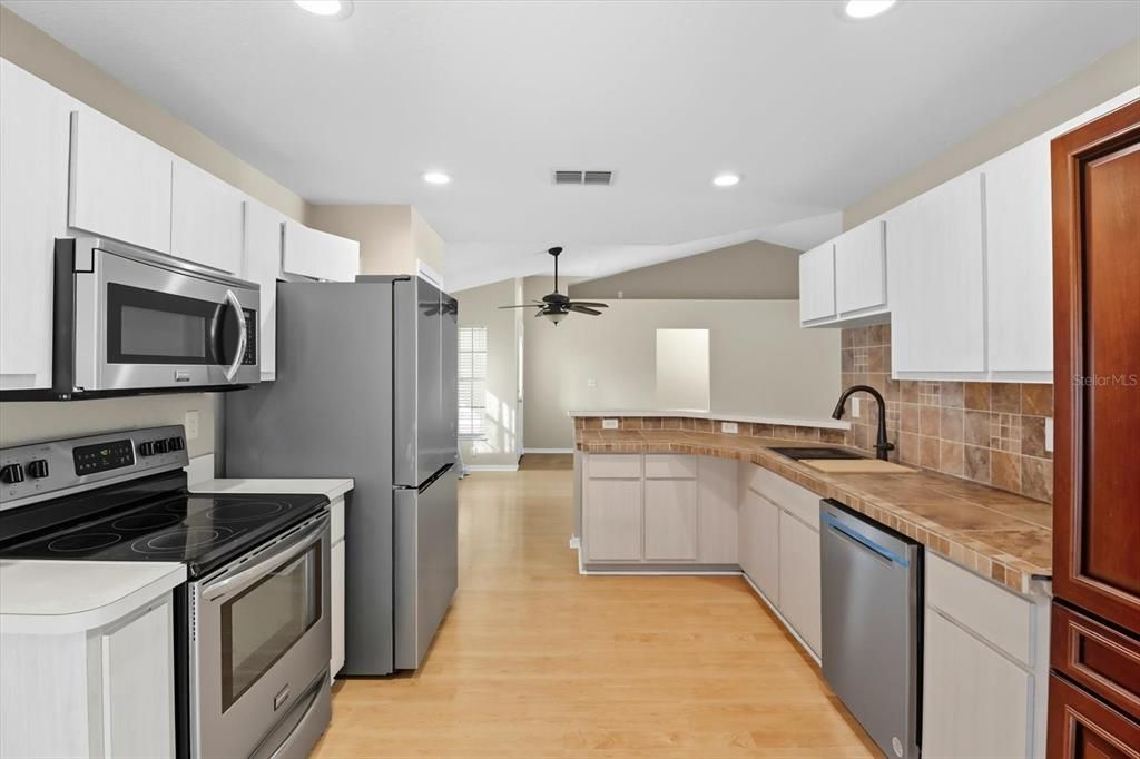 For Sale: $315,000 (3 beds, 2 baths, 1500 Square Feet)