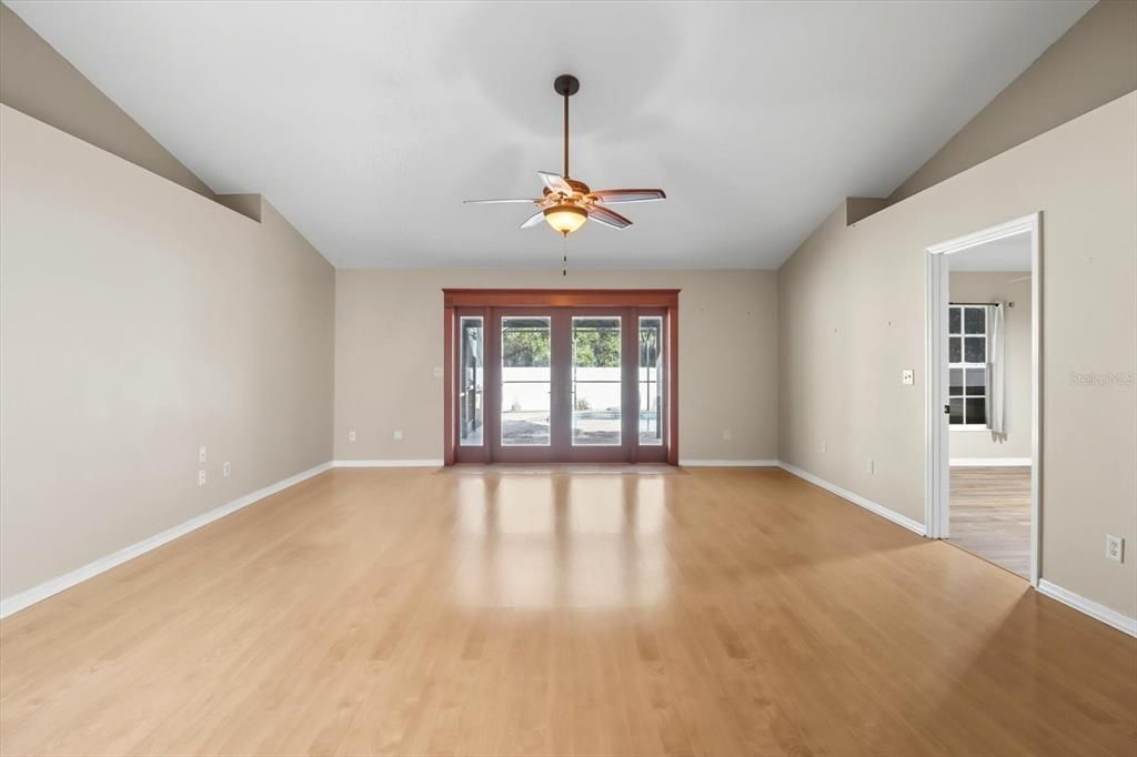 For Sale: $315,000 (3 beds, 2 baths, 1500 Square Feet)