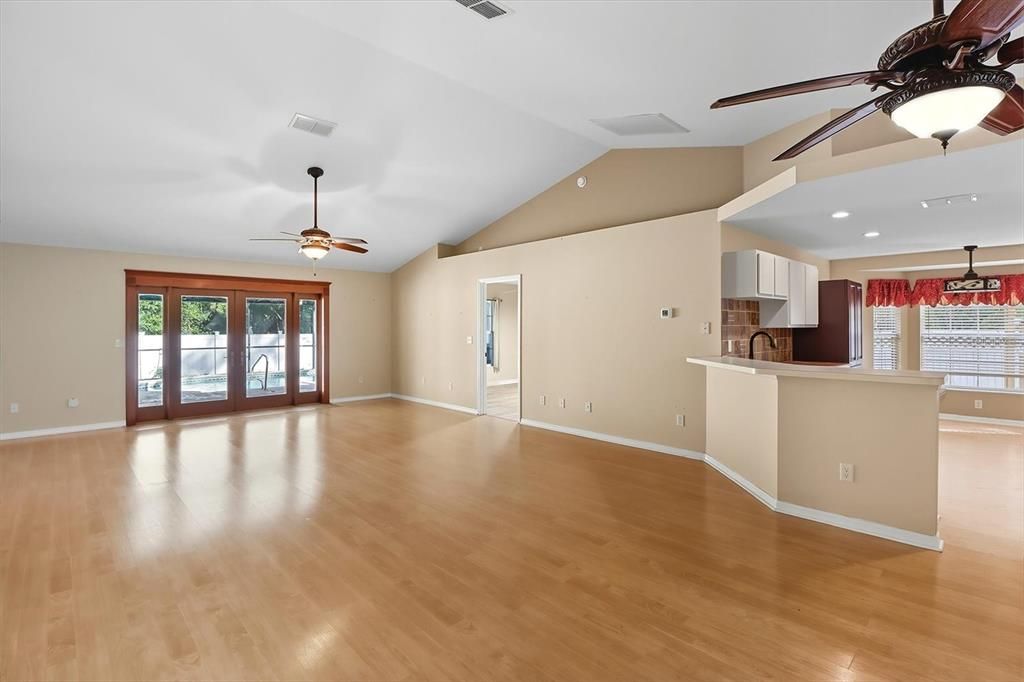 For Sale: $315,000 (3 beds, 2 baths, 1500 Square Feet)