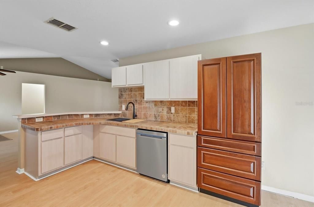 For Sale: $315,000 (3 beds, 2 baths, 1500 Square Feet)