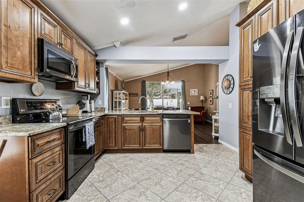 Active With Contract: $2,450 (3 beds, 2 baths, 1607 Square Feet)