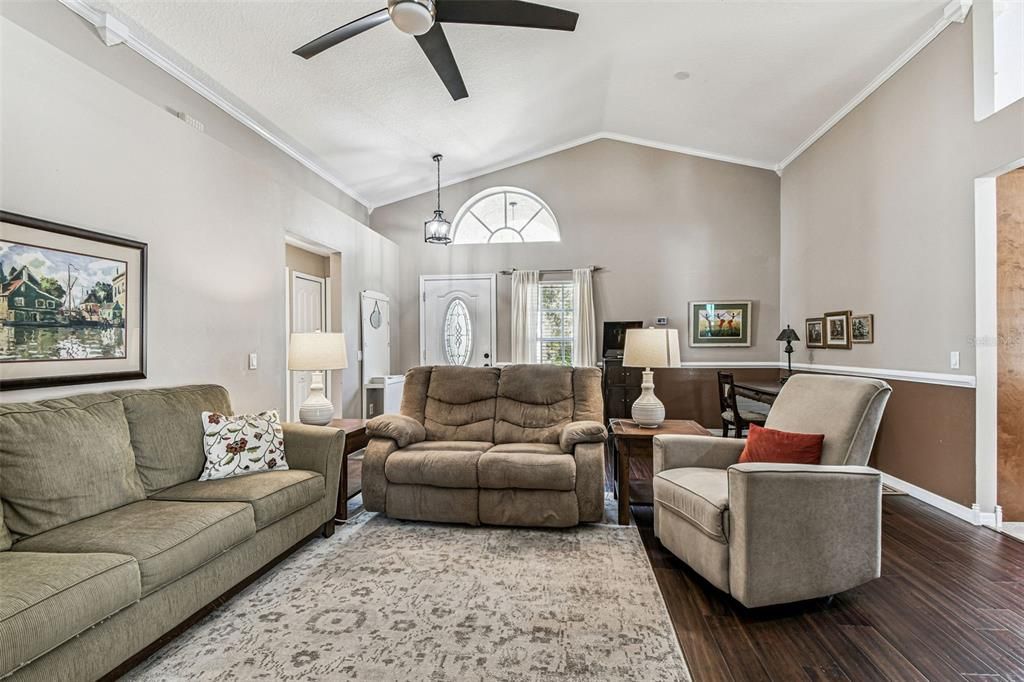 Active With Contract: $2,450 (3 beds, 2 baths, 1607 Square Feet)