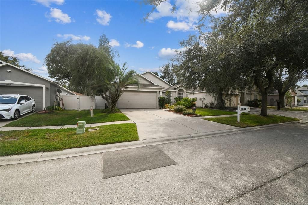 Active With Contract: $2,450 (3 beds, 2 baths, 1607 Square Feet)