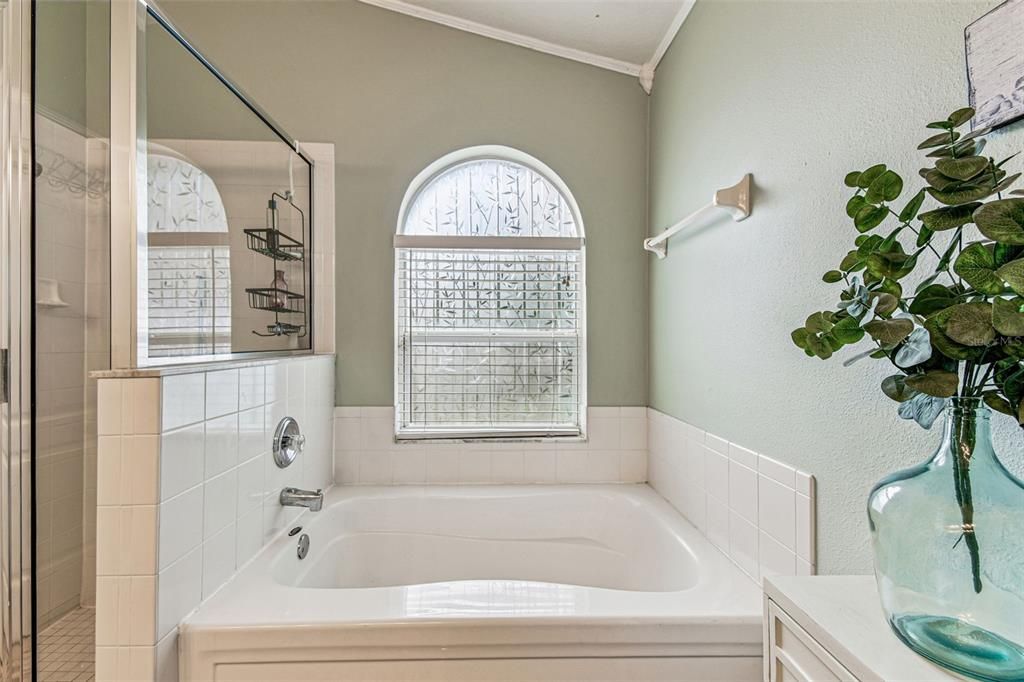 Active With Contract: $2,450 (3 beds, 2 baths, 1607 Square Feet)