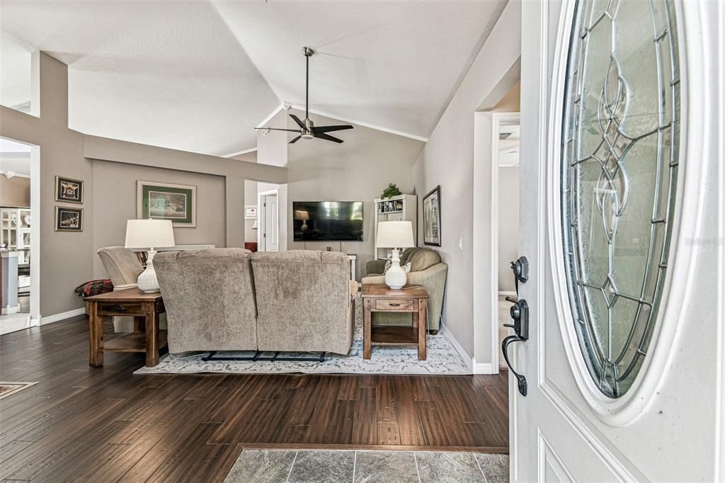 Active With Contract: $2,450 (3 beds, 2 baths, 1607 Square Feet)