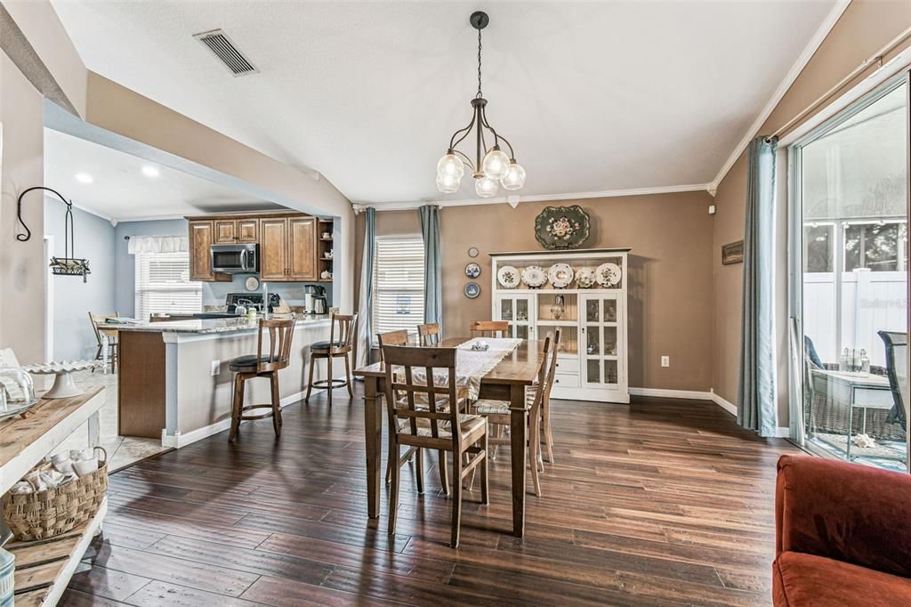 Active With Contract: $2,450 (3 beds, 2 baths, 1607 Square Feet)