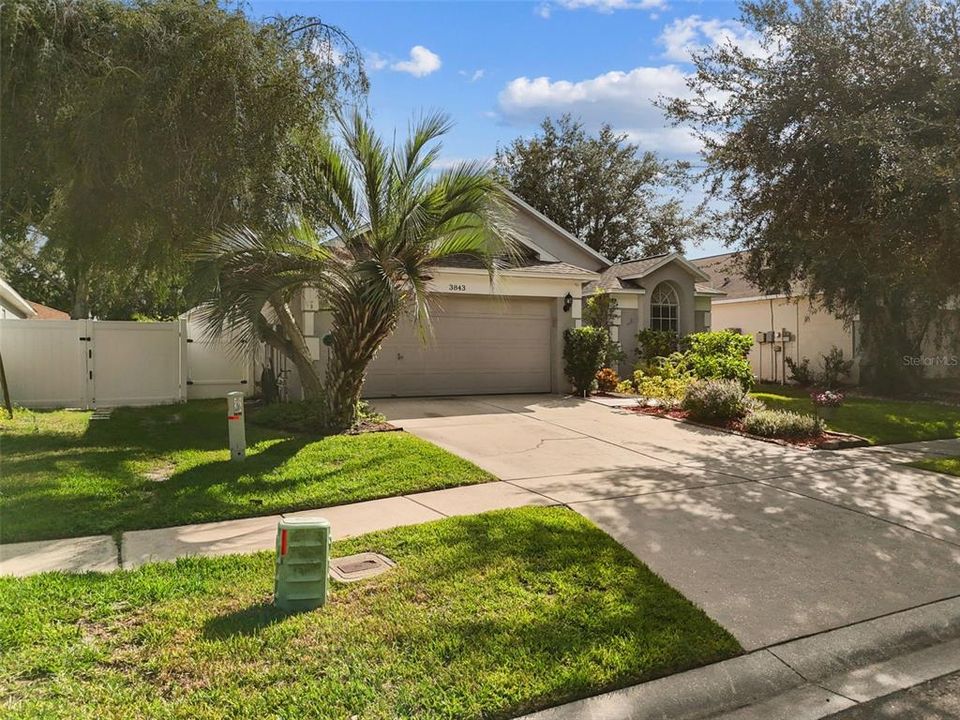 Active With Contract: $2,450 (3 beds, 2 baths, 1607 Square Feet)