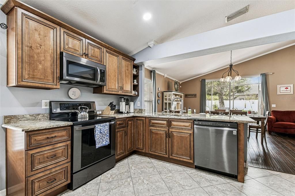 Active With Contract: $2,450 (3 beds, 2 baths, 1607 Square Feet)