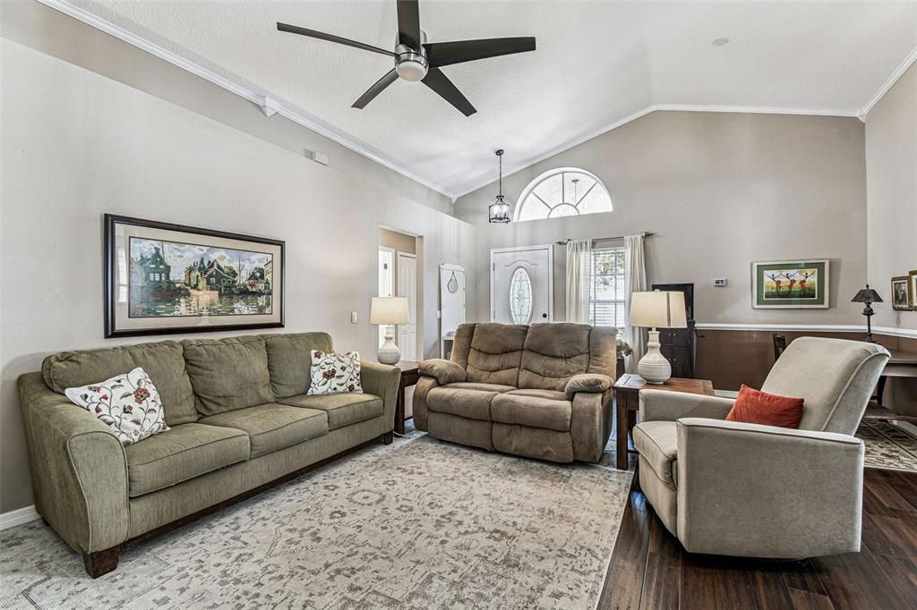 Active With Contract: $2,450 (3 beds, 2 baths, 1607 Square Feet)