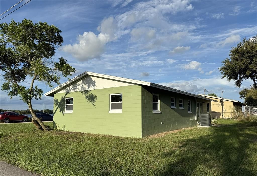 合同活跃: $219,995 (3 贝兹, 2 浴室, 1437 平方英尺)