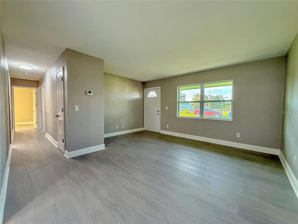 合同活跃: $219,995 (3 贝兹, 2 浴室, 1437 平方英尺)