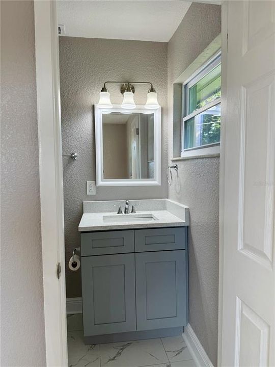 合同活跃: $219,995 (3 贝兹, 2 浴室, 1437 平方英尺)