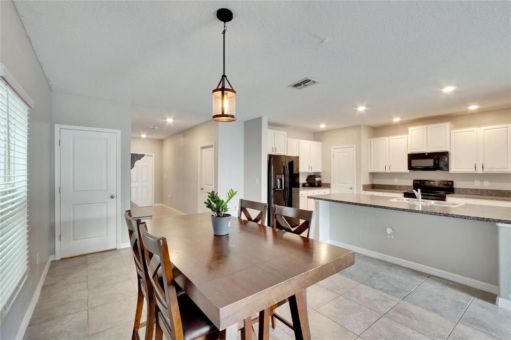 En Renta: $2,800 (6 camas, 3 baños, 2614 Pies cuadrados)