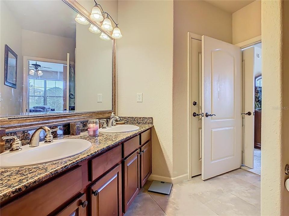 For Sale: $210,000 (3 beds, 3 baths, 1326 Square Feet)