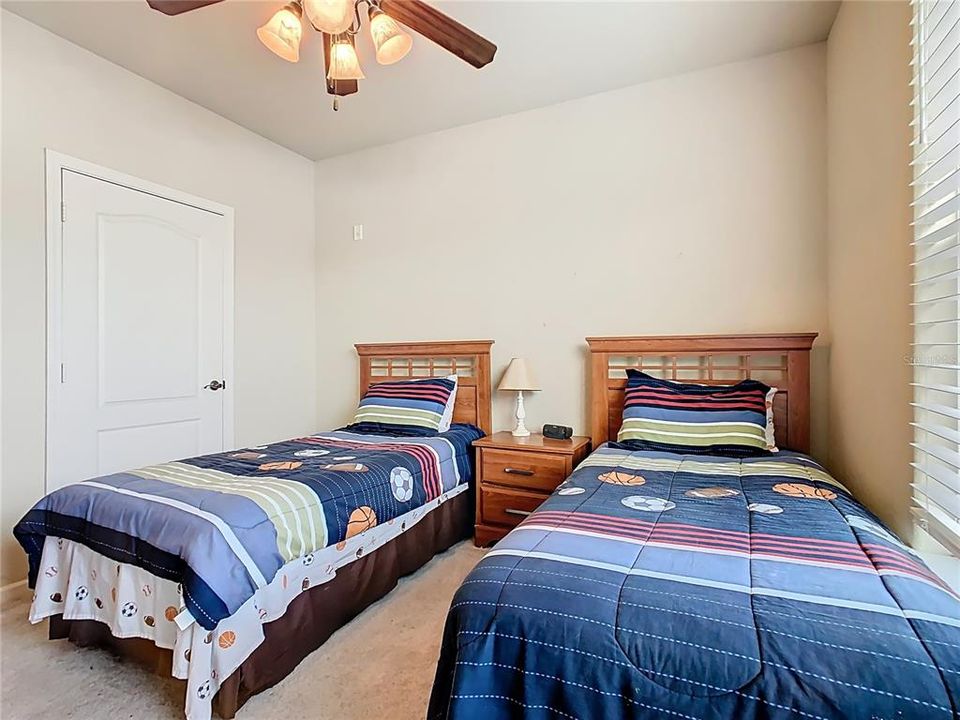 For Sale: $210,000 (3 beds, 3 baths, 1326 Square Feet)