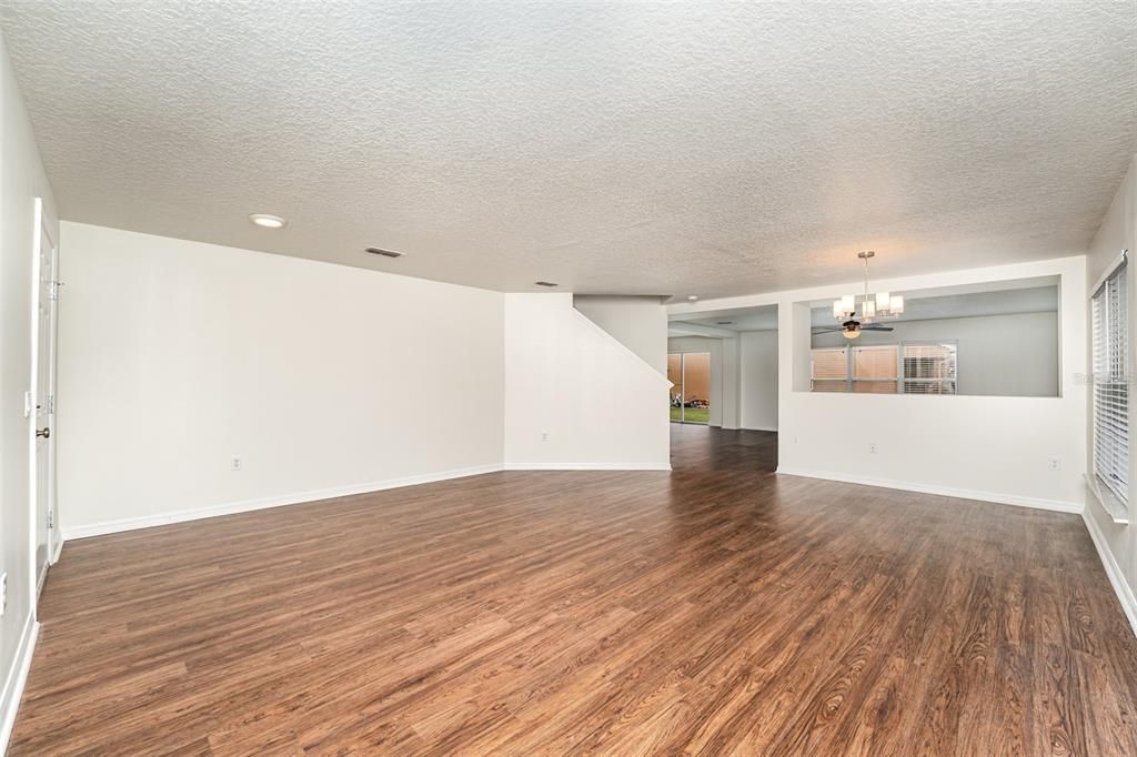 На продажу: $384,900 (5 спален, 2 ванн, 2837 Квадратных фут)