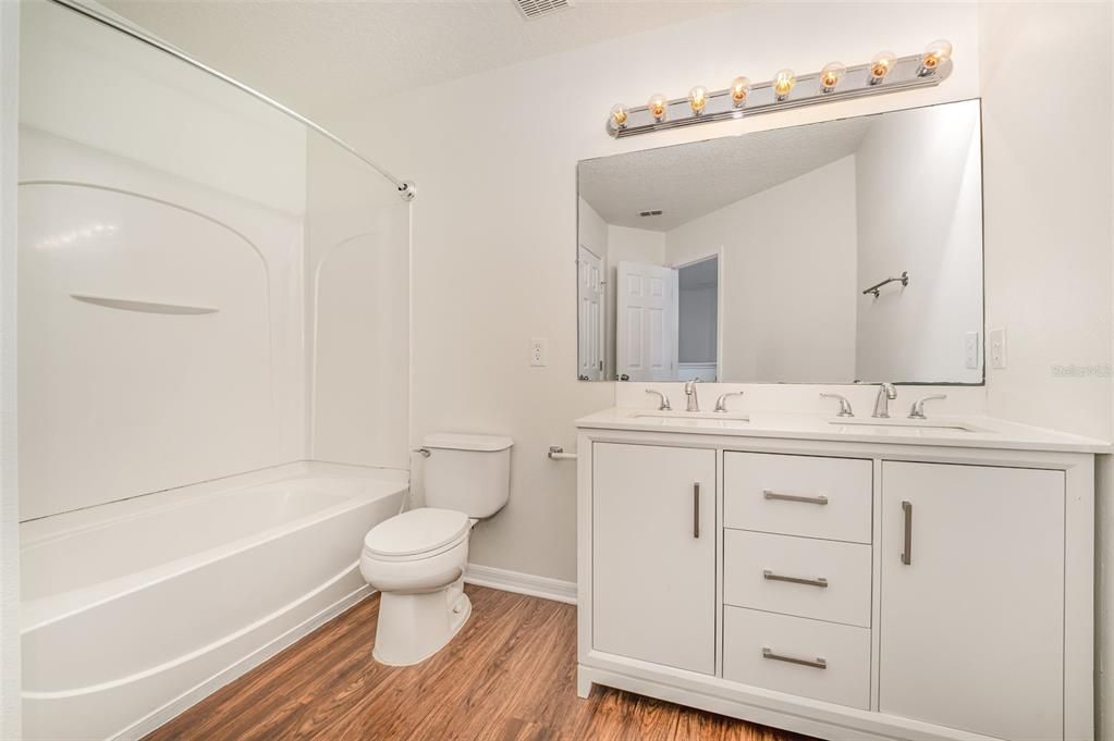 На продажу: $384,900 (5 спален, 2 ванн, 2837 Квадратных фут)