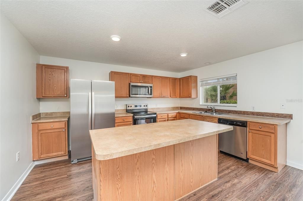 На продажу: $384,900 (5 спален, 2 ванн, 2837 Квадратных фут)