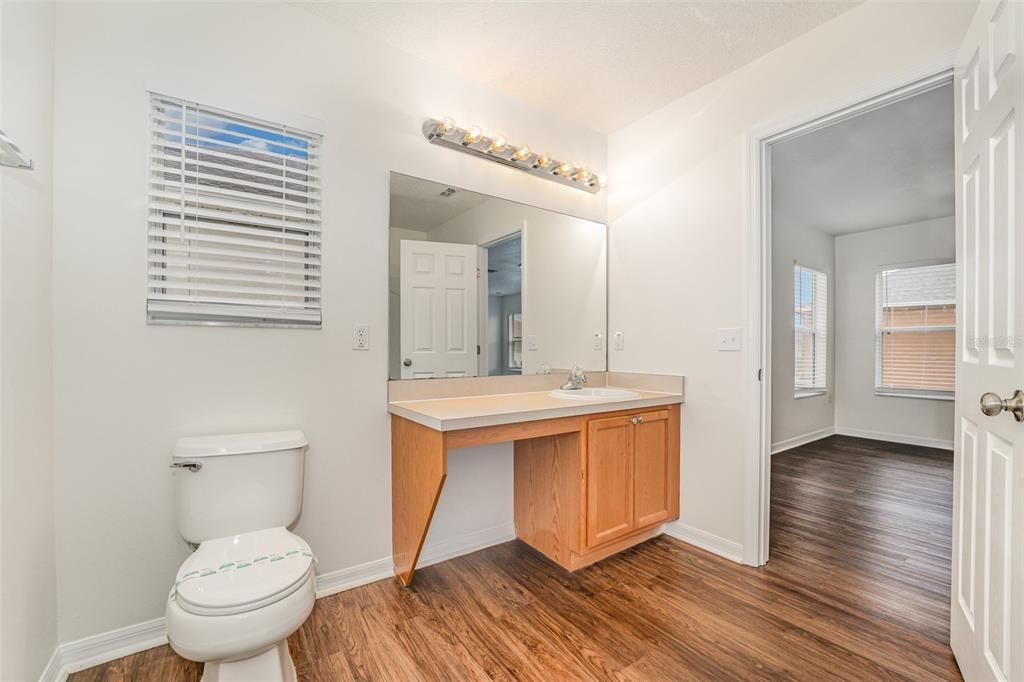 На продажу: $384,900 (5 спален, 2 ванн, 2837 Квадратных фут)