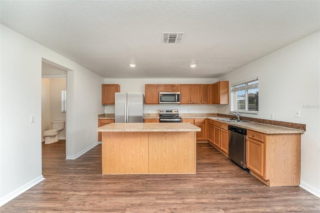 На продажу: $384,900 (5 спален, 2 ванн, 2837 Квадратных фут)