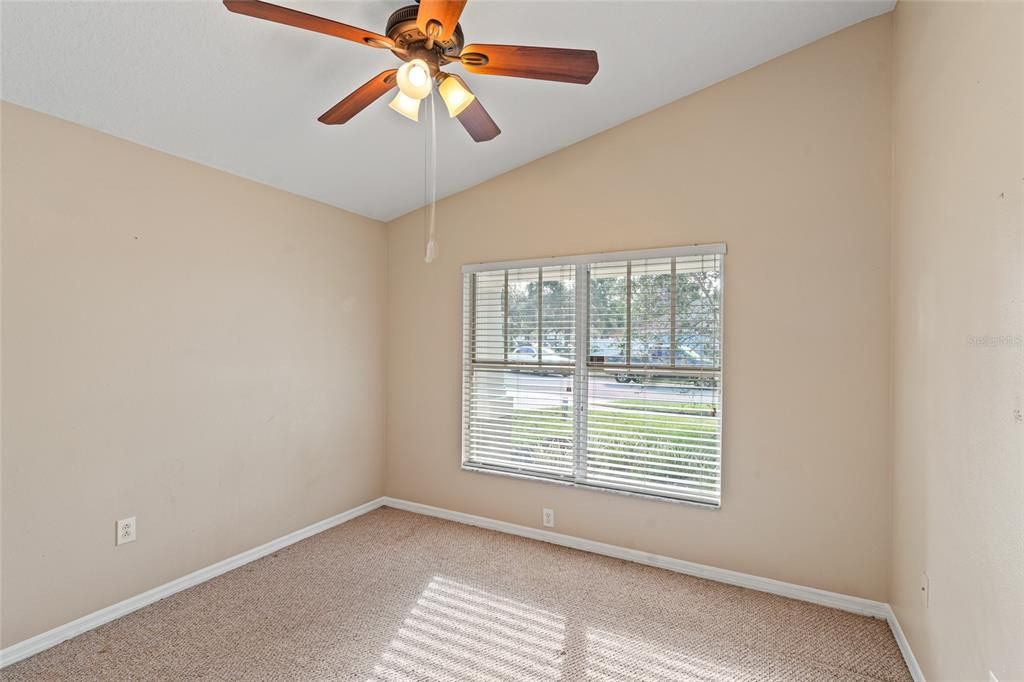 合同活跃: $375,000 (4 贝兹, 2 浴室, 2034 平方英尺)