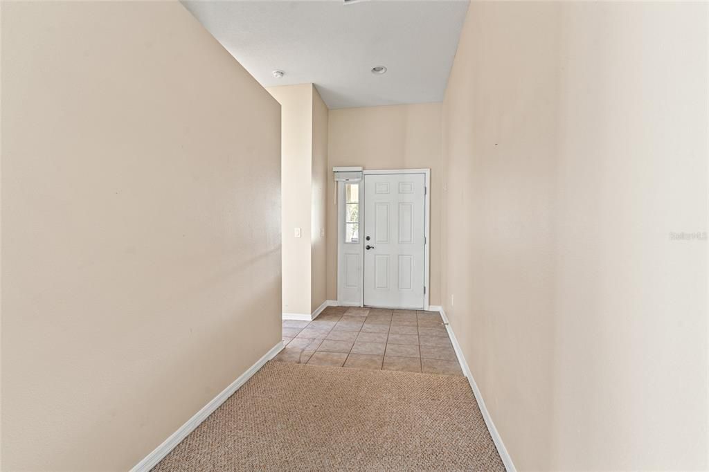 合同活跃: $375,000 (4 贝兹, 2 浴室, 2034 平方英尺)