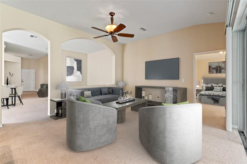 合同活跃: $375,000 (4 贝兹, 2 浴室, 2034 平方英尺)