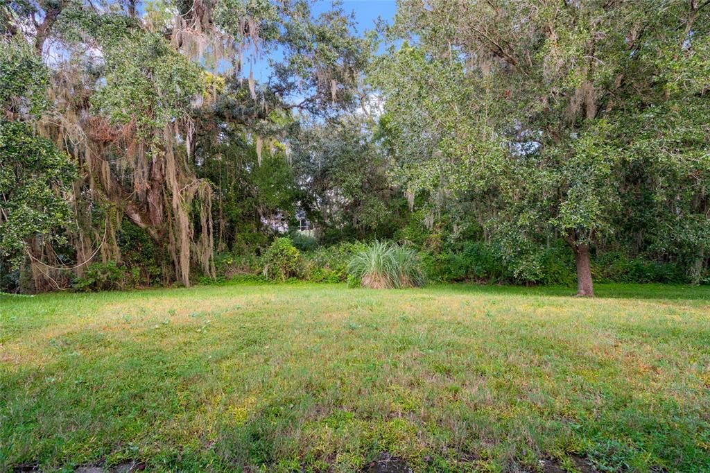 合同活跃: $375,000 (4 贝兹, 2 浴室, 2034 平方英尺)